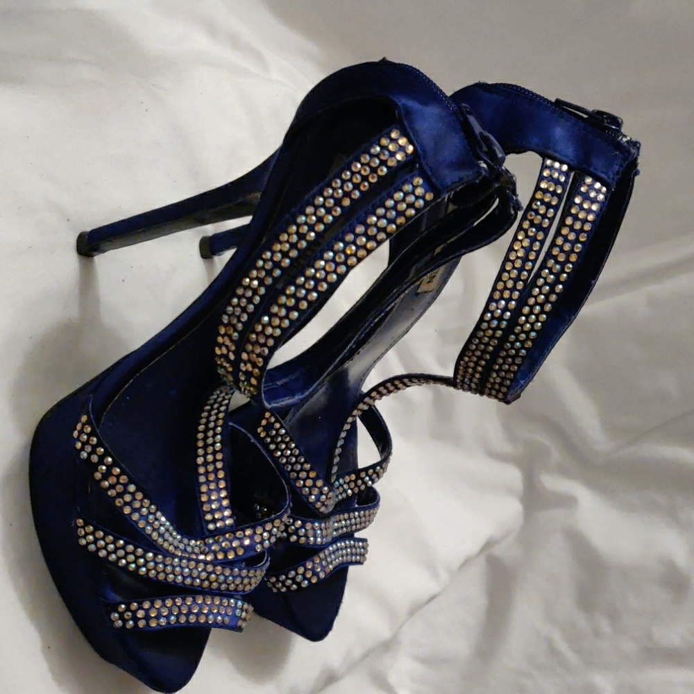 Shoes - Picture 2 of 4